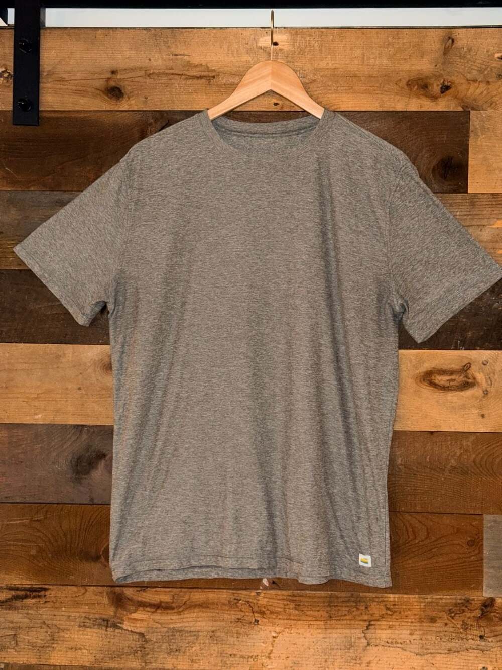 Vuori Men's Strato Tech Performance Short Sleeve XL Grey 0630